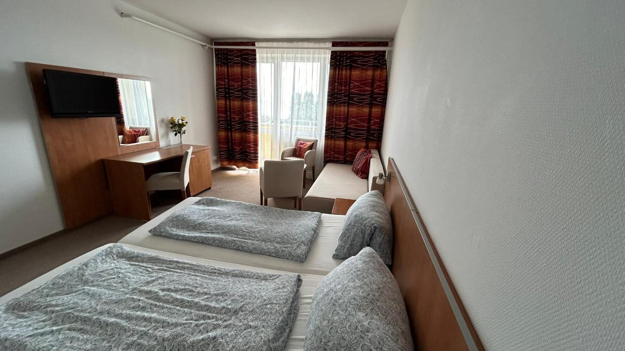 Aranypart Szallo-Koezoessegi Szallashely Siófok Extérieur photo