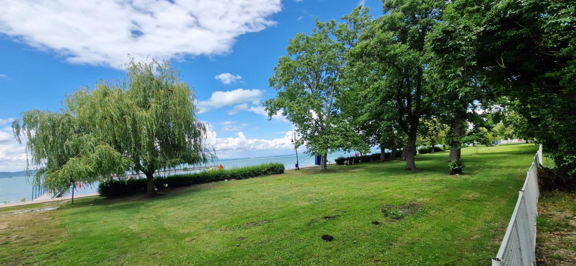 Aranypart Szallo-Koezoessegi Szallashely Siófok Extérieur photo